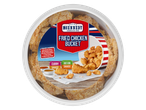 Balde de Frango Frito McKennedy: 200g de pedaços de frango, 200g de crocantes e 250g de asas de frango, com molhos.