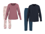 Zwei Pyjama-Sets: ein rosafarbenes mit Blumenmuster und ein dunkelblaues mit Streifen.