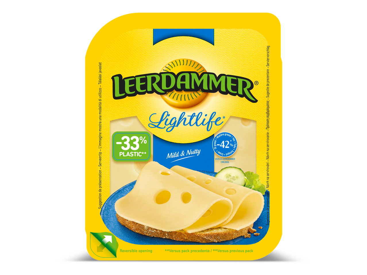 Een verpakking milde en nootachtige light kaas met minder plastic en minder vet.