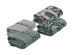 Četiri smotana ručnika za plažu u bež, zelenoj i maskirnoj boji.