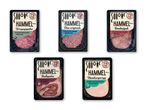 Fem forskellige typer af Hammel spegepølser og kødprodukter i plastikemballage.