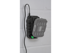 Încărcător Parkside® cu baterie 20 V/4 Ah, LED verde indică încărcarea.