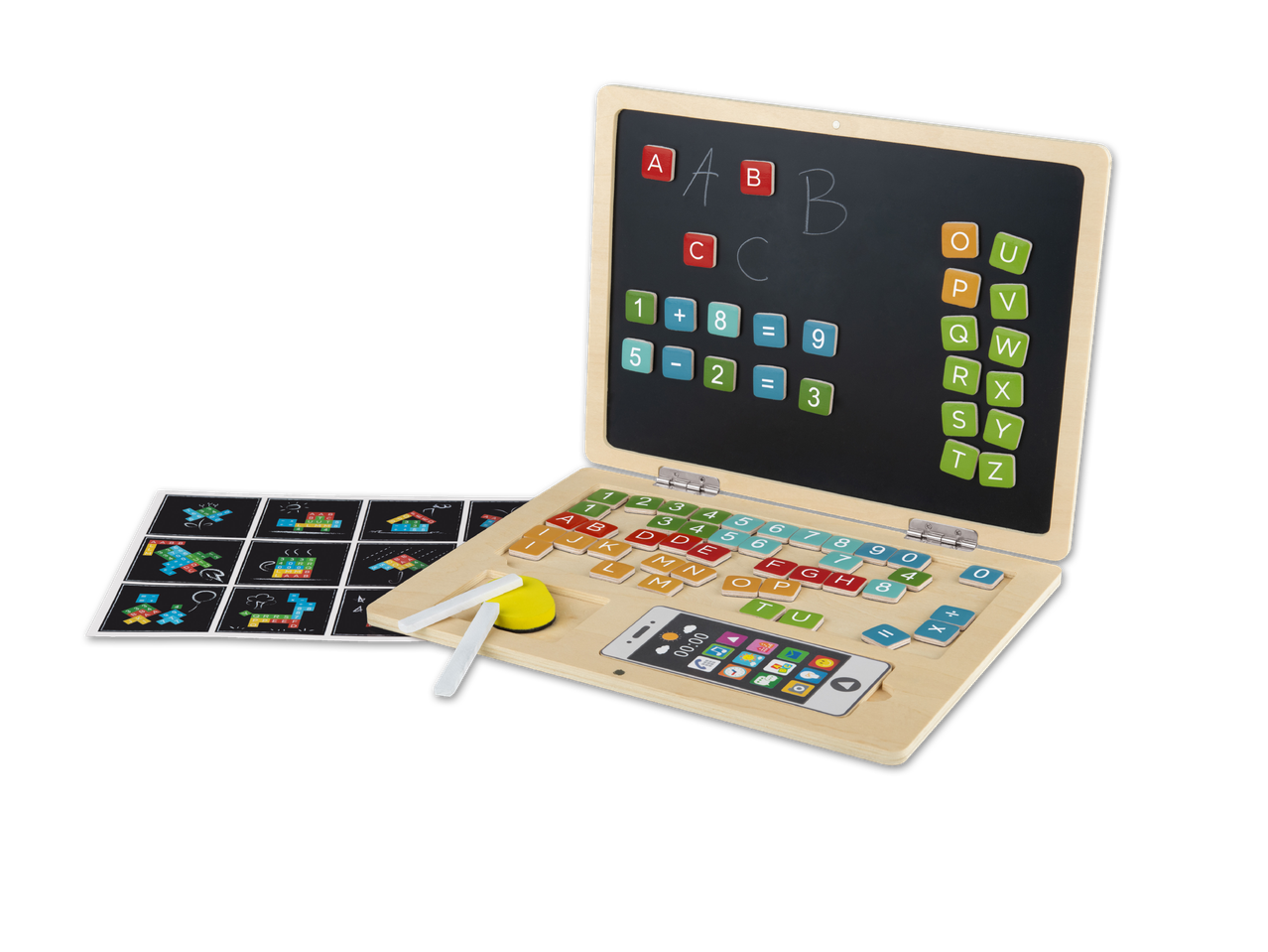 Lernspielzeug-Set mit Kreidetafel, Magnetbuchstaben, Zahlen und Rechenzeichen, Kreide und Schwamm.