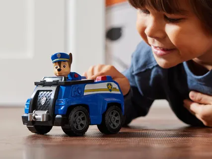 Mancs őrjárat játékautó játékfigurával