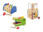 Drei bunte Holzspielzeuge: ein Hammerbank mit Tieren, ein Motorikwürfel und ein Krokodil-Xylophon.