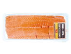 Uma embalagem com 1000g de filés de salmão XXL.