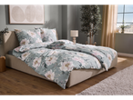 Livarno Renforcé-Bettwäsche mit Blumenmuster in einem modernen Schlafzimmer.