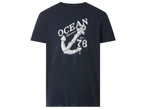 Тъмносиня мъжка тениска с щампа на котва, надпис „OCEAN Adventure“ и „EST. 76 YACHT CLUB“.