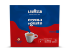 Verpakking gemalen koffie met een kopje koffie en de tekst 'crema e gusto'.