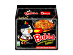 Pakke med 5 pakker stir-fried ramen nudler med kunstig krydret kyllingesmag.