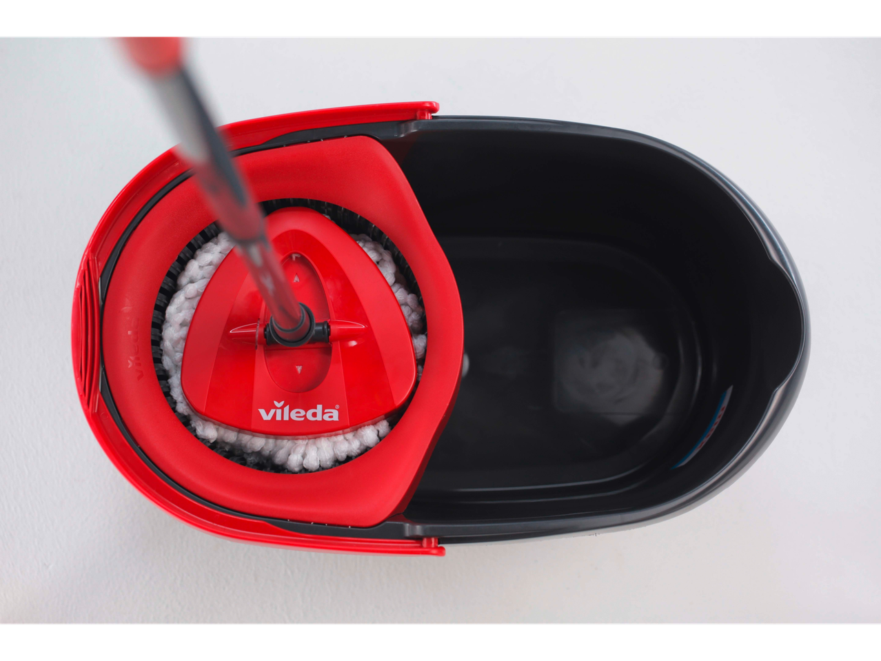 Vileda mop and bucket for easy wringing.