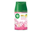 Air Wick Essential Oil с аромат на магнолия и черешов цвят, осигуряващ до 70 дни свежест.