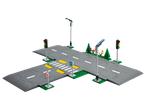 Intersecție LEGO cu semafoare, indicatoare și stâlpi de iluminat.
