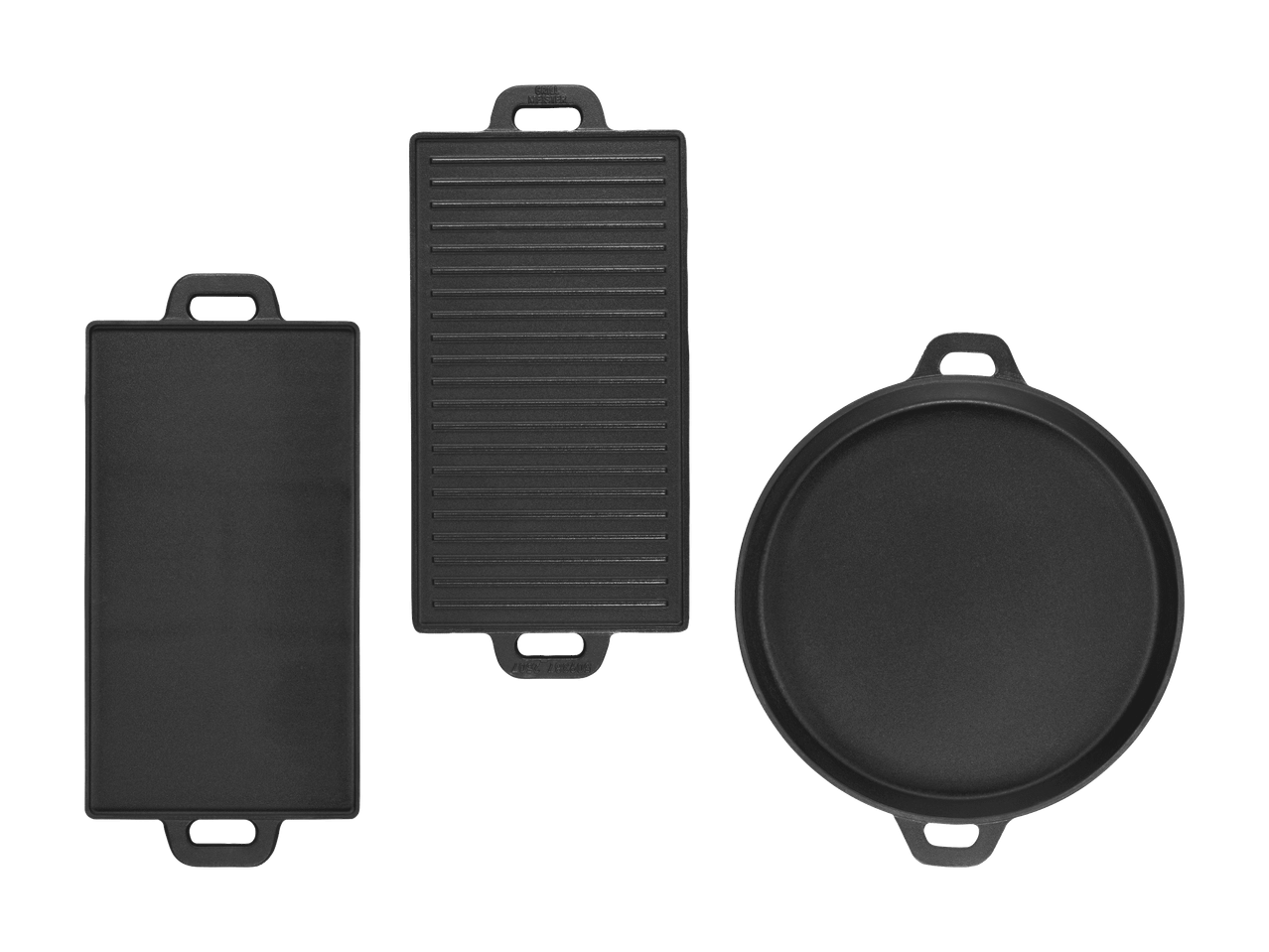 Ensemble de trois plaques en fonte : une plaque lisse, une plaque grill et une plaque ronde.