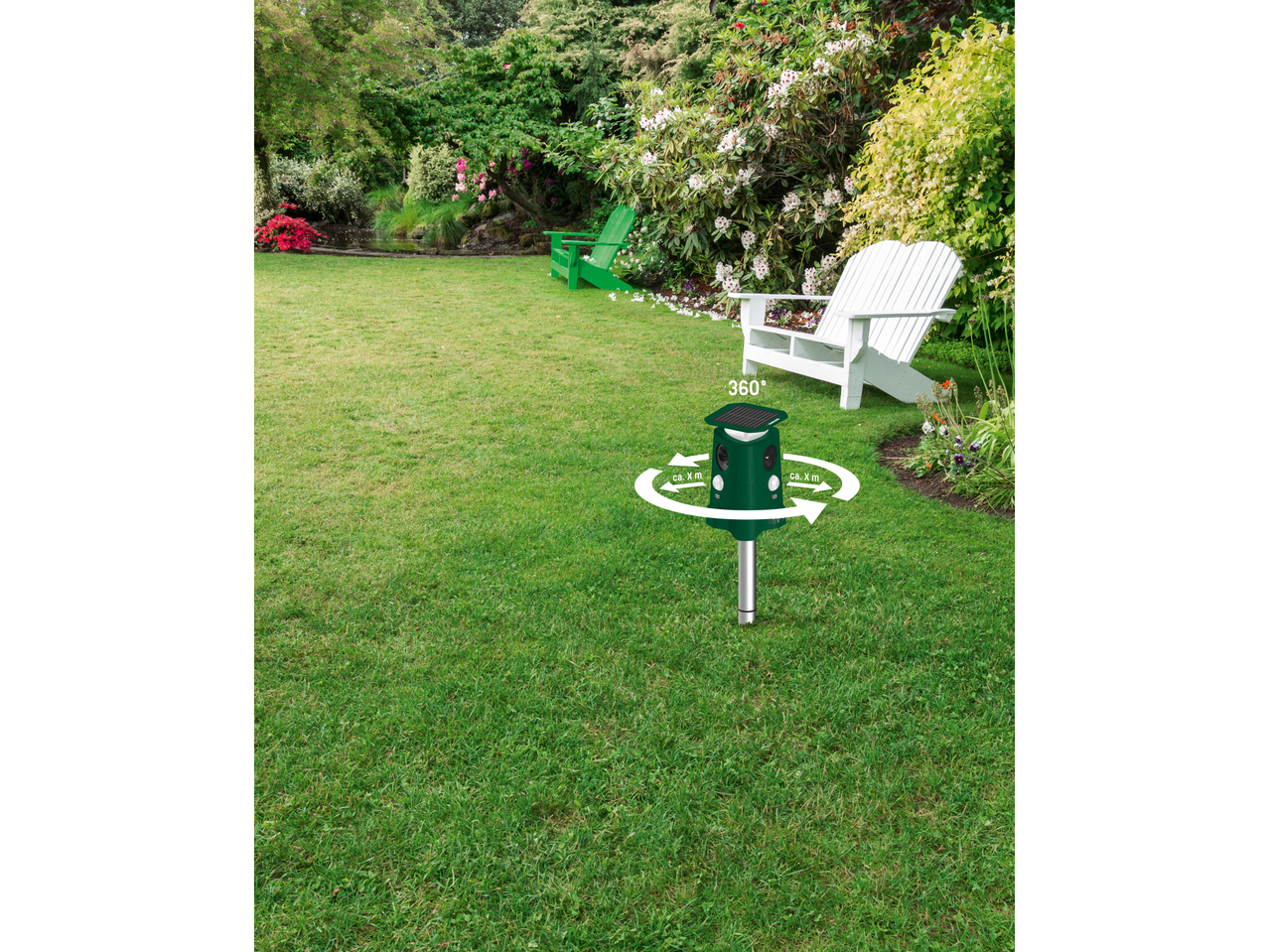 Aparat PARKSIDE pentru alungarea animalelor cu senzor de mișcare 360° într-o grădină verde.