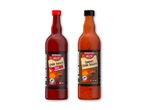 To flasker chilisauce: en hot og en sweet, med asiatisk-inspirerede etiketter.