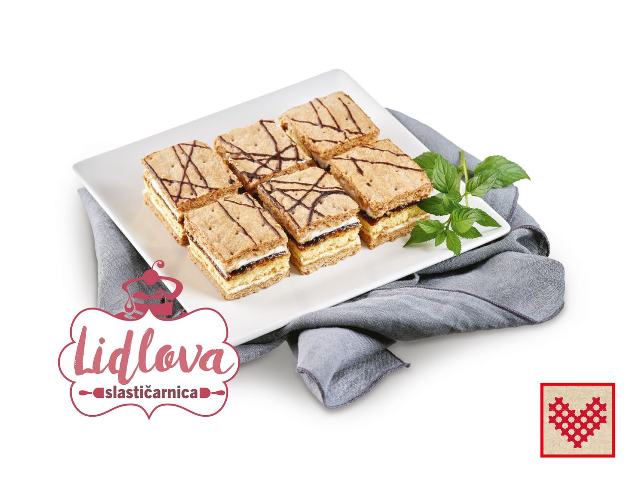 Kolačići s kremom i džemom na bijelom pladnju s logotipom Lidlove slastičarnice.