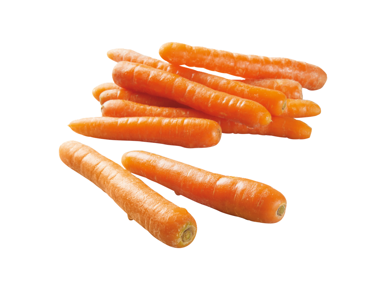 Hrpa svježih, narančastih mrkvi na crnoj pozadini.