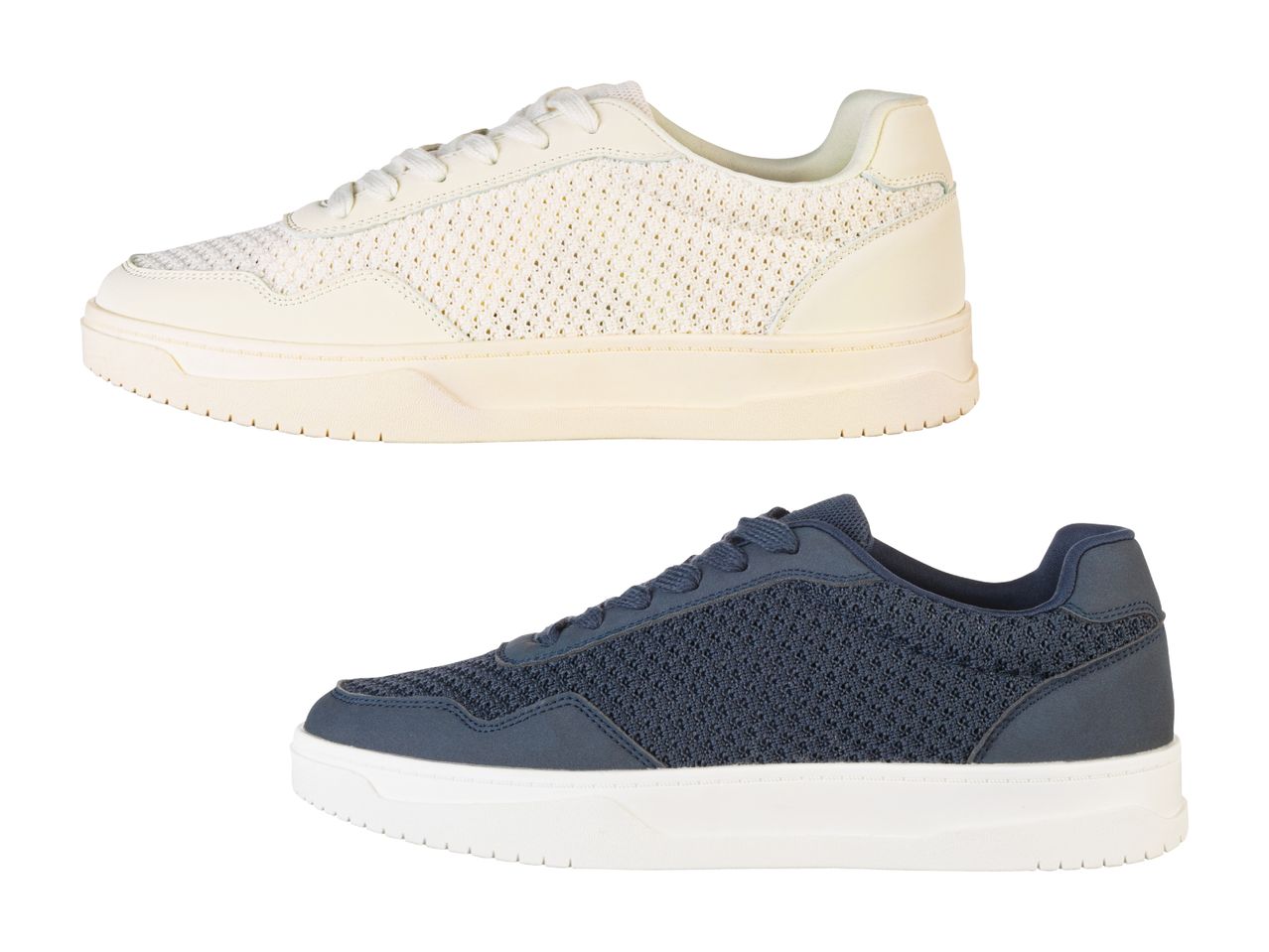 Zwei Paar Sneakers, ein weißes und ein dunkelblaues Paar, auf weißem Hintergrund.
