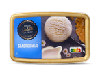 Bon Gelati ijs, slagroom en wafels.