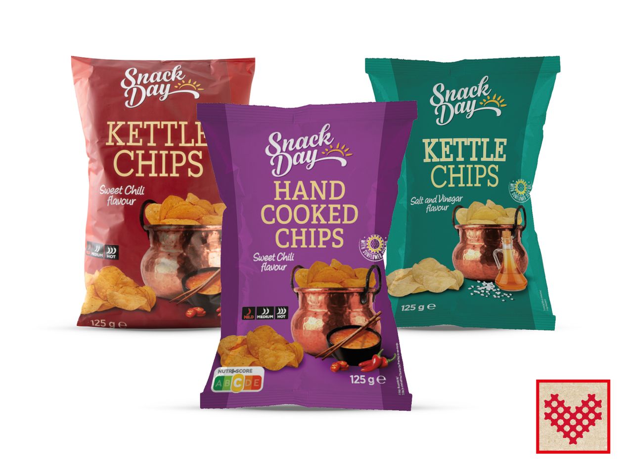 Tri vrećice čipsa Snack Boys: Kettle Chips (crvena i zelena), ručno kuhani čips (ljubičasta).