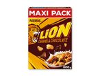 Maxi pakke med karamel- og chokolade-morgenmadsprodukt i en skål med mælk, 600g.