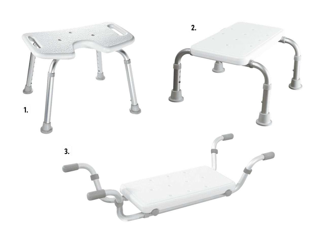 Trois types différents de sièges de douche blancs avec pieds en métal et embouts en caoutchouc.