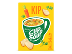 Kippensoep in een groene mok met wortel, kip en peterselie, 41 kcal.