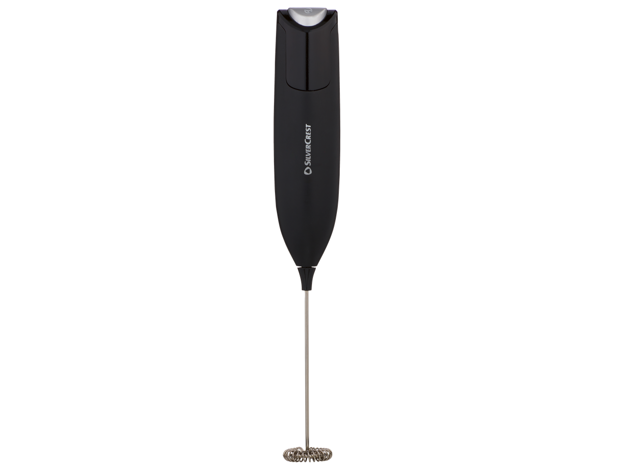 Juodas SILVERCREST® pieno putotuvas su sidabriniu mygtuku ir plaktuvu.