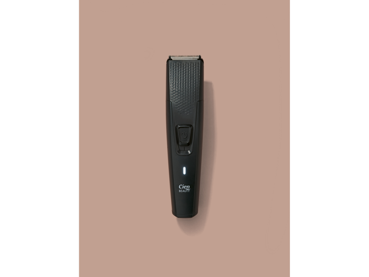 Aparador preto Cien BEAUTY com luz indicadora acesa sobre fundo bege.