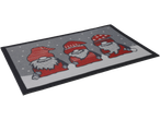 Tapete de entrada de Natal LIVARNO home com três gnomos em cinzento e vermelho.