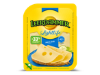 Een verpakking milde en nootachtige light kaas met minder plastic en minder vet.