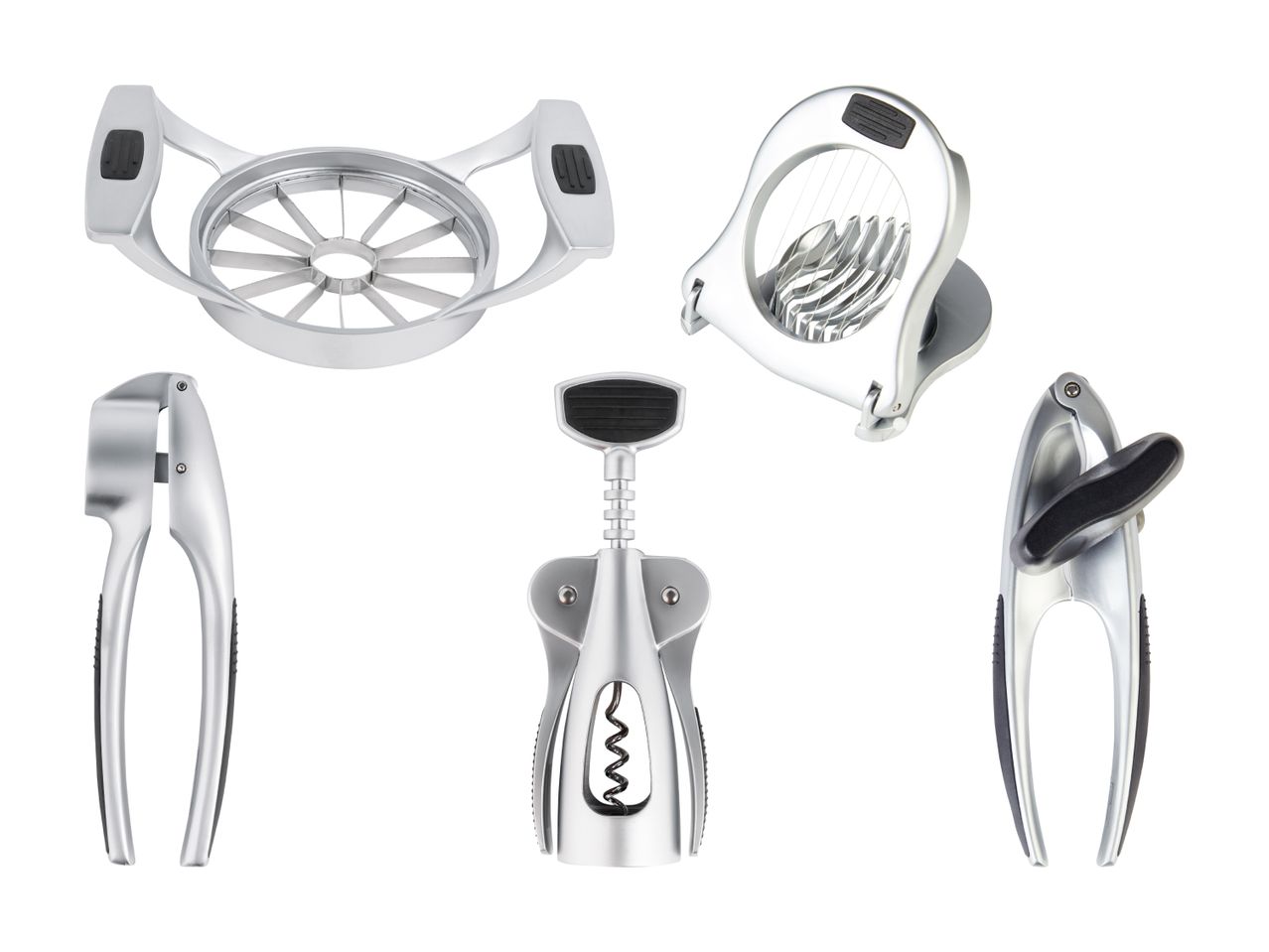 Ensemble d'outils de cuisine en métal argenté : coupe-légumes, ouvre-boîte, presse-ail et tire-bouchon.
