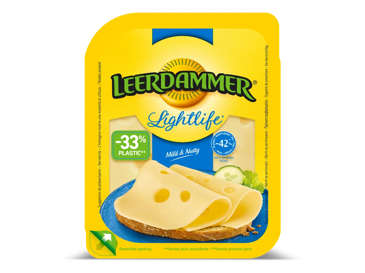Verpakking met gesneden kaas, met de tekst '-33% PLASTIC' en '-42% vet'.