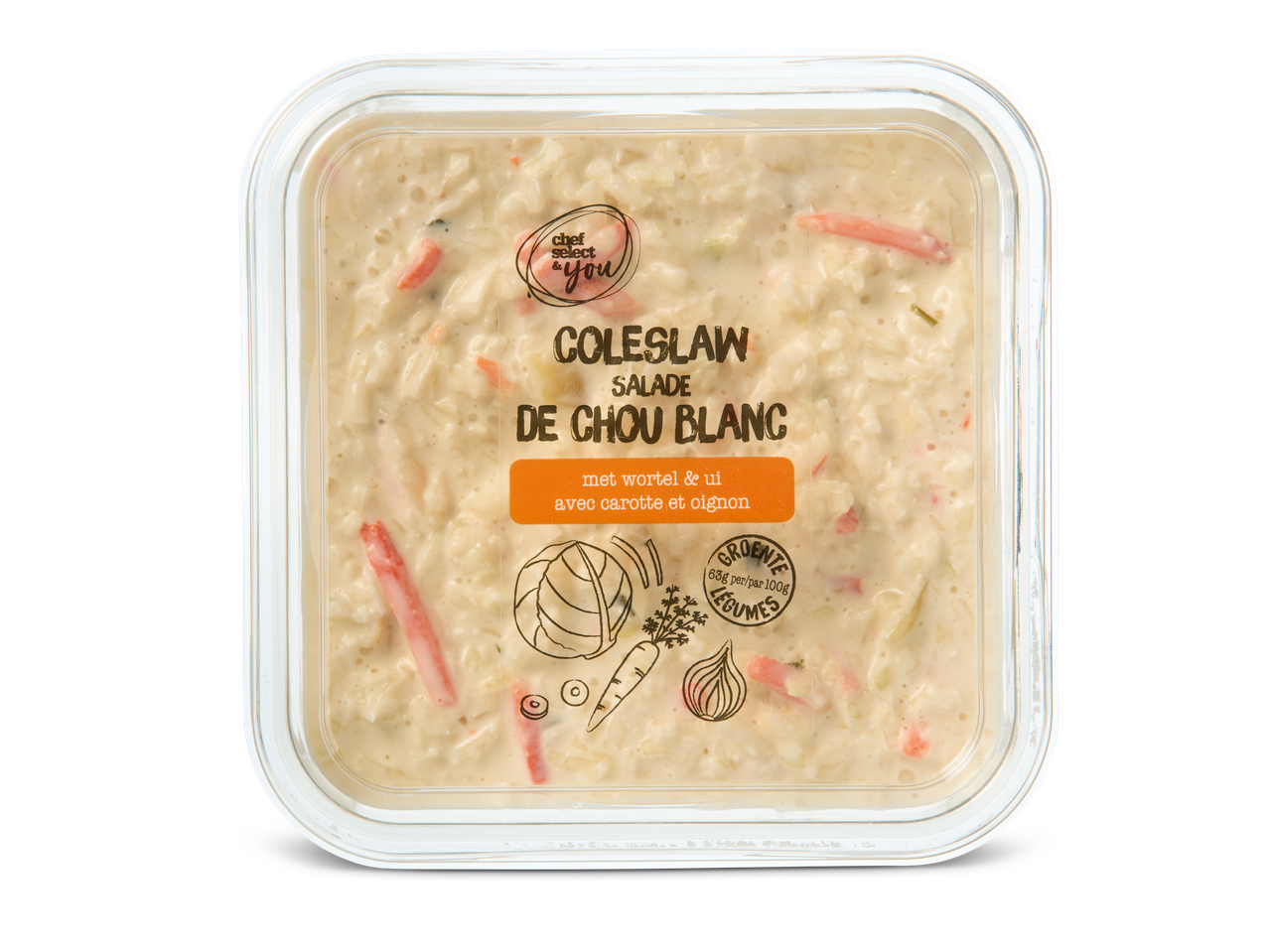 Rauwkostsalade met kool, wortel en ui in een doorzichtige plastic verpakking.