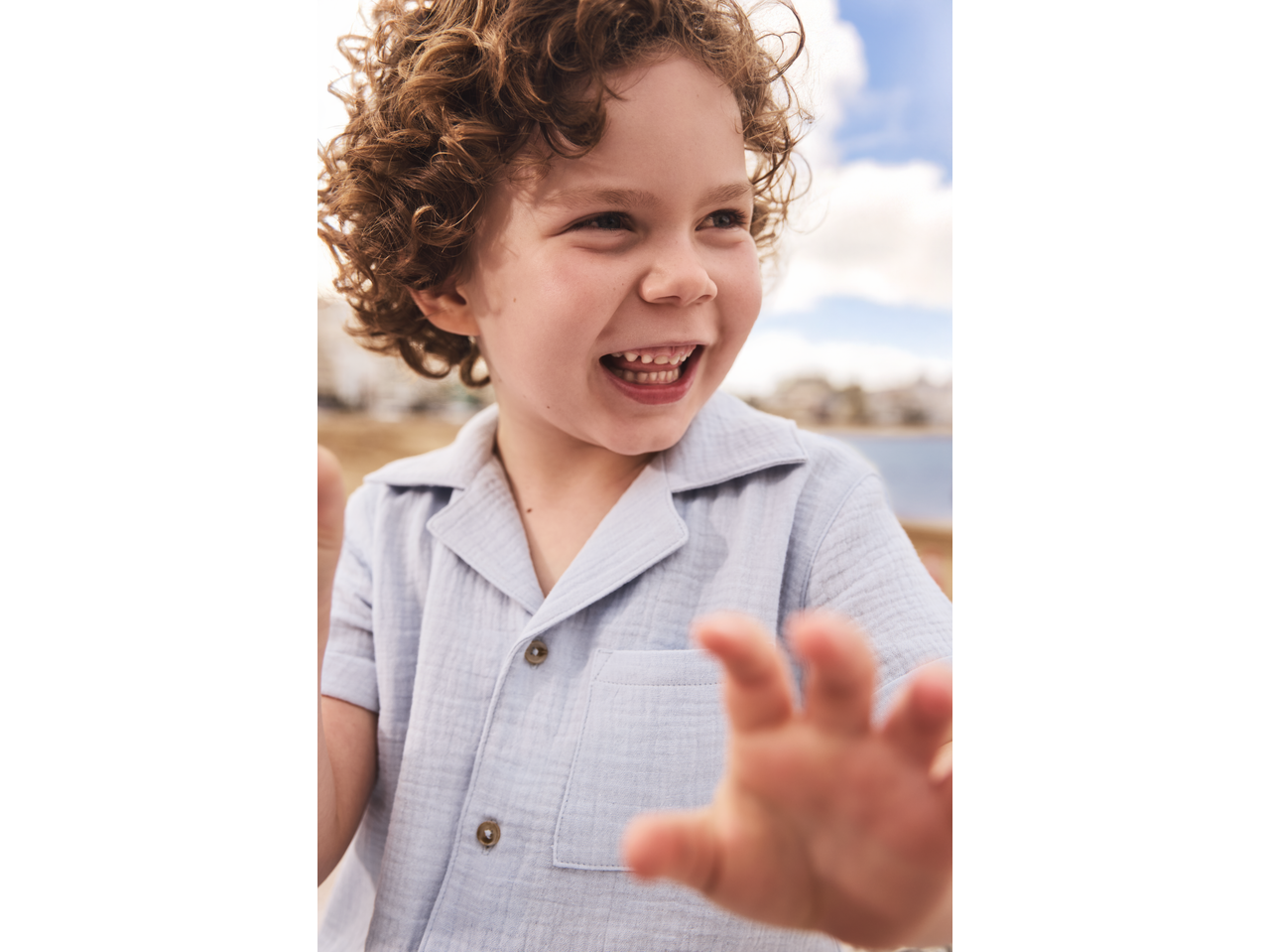 Copil fericit în set de muselină LUPILU albastru deschis, 2 piese.