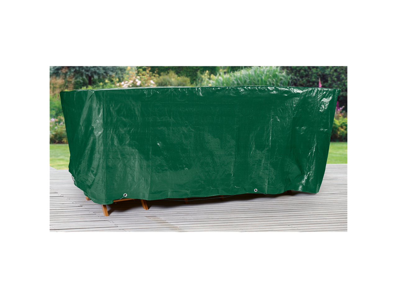 Capa verde para mobiliário de jardim em deck de madeira.
