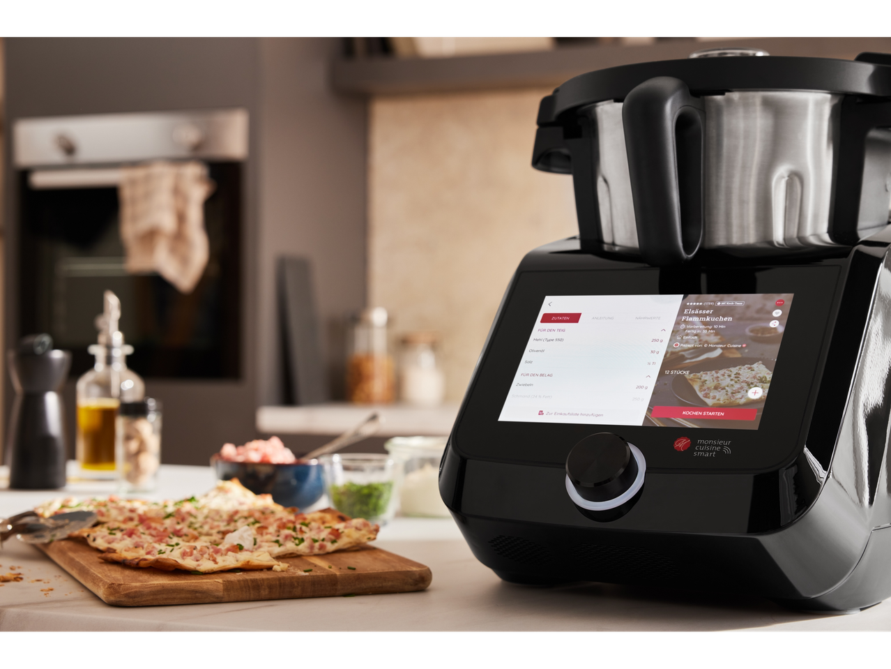 Monsieur Cuisine Smart: robot de bucătărie cu rețetă de Flamkuchen.