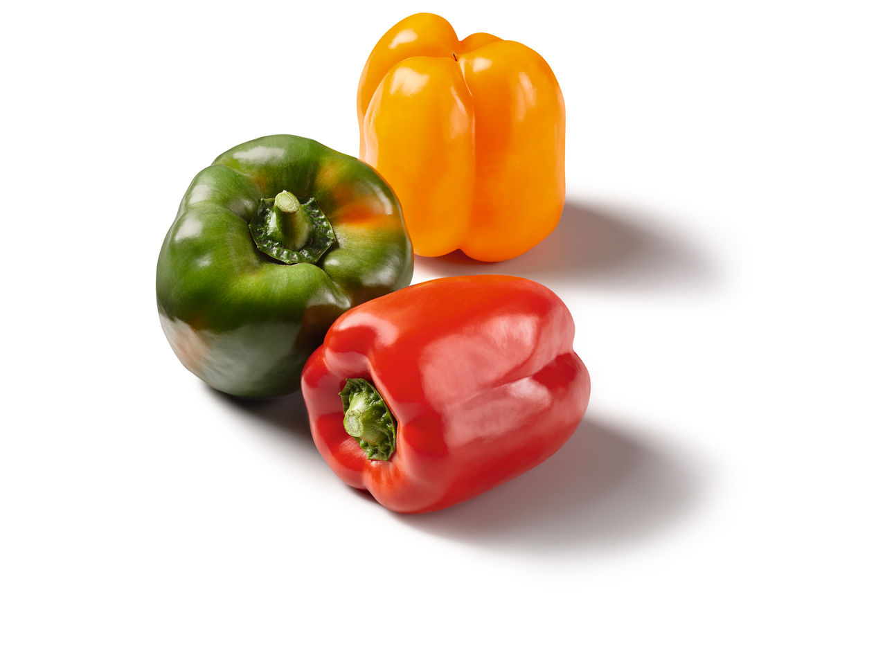 Piros, narancssárga és zöld paprika.
