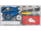 Kit de costura CRELANDO com tesoura azul, bobina, agulhas, abridor de casas e fita métrica.