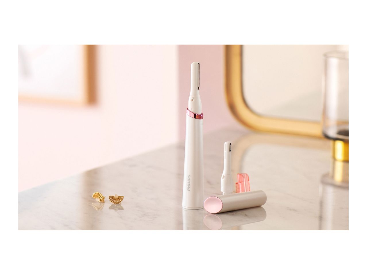 Go to full screen view: Philips Eyebrow Pen Trimmer - Image 7