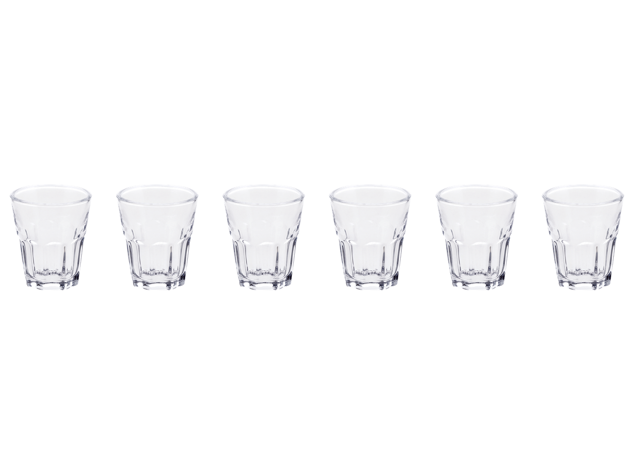 Six verres à shot transparents alignés sur un fond noir.