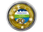 Olives vertes farcies au fromage et dés de fromage dans un récipient rond, style grec