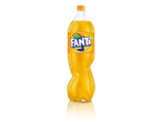 Garrafa de Fanta Laranja com condensação, refletindo numa superfície branca.