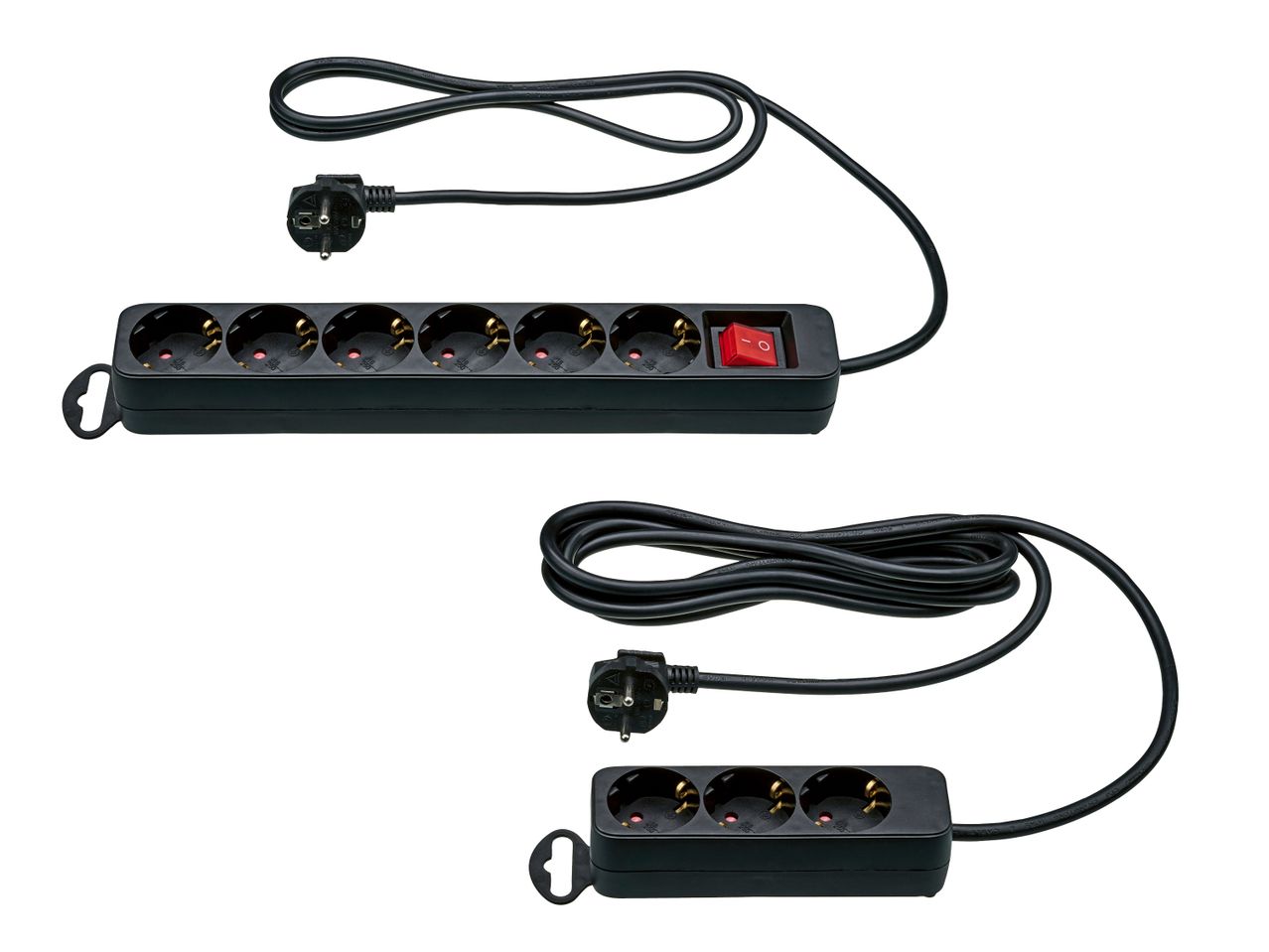 Zwei schwarze Mehrfachsteckdosenleisten, eine mit sechs und eine mit drei Steckdosen, beide mit Schuko-Stecker und Kabel.