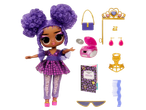 L.O.L. lėlė su purpuriniais plaukais, suknele ir aksesuarais: rankine, tiara, grotuvu.