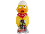 Gele eendenfiguur met witte eierschaal en rode bandana, gevuld met kleurrijke chocoladelinsen.