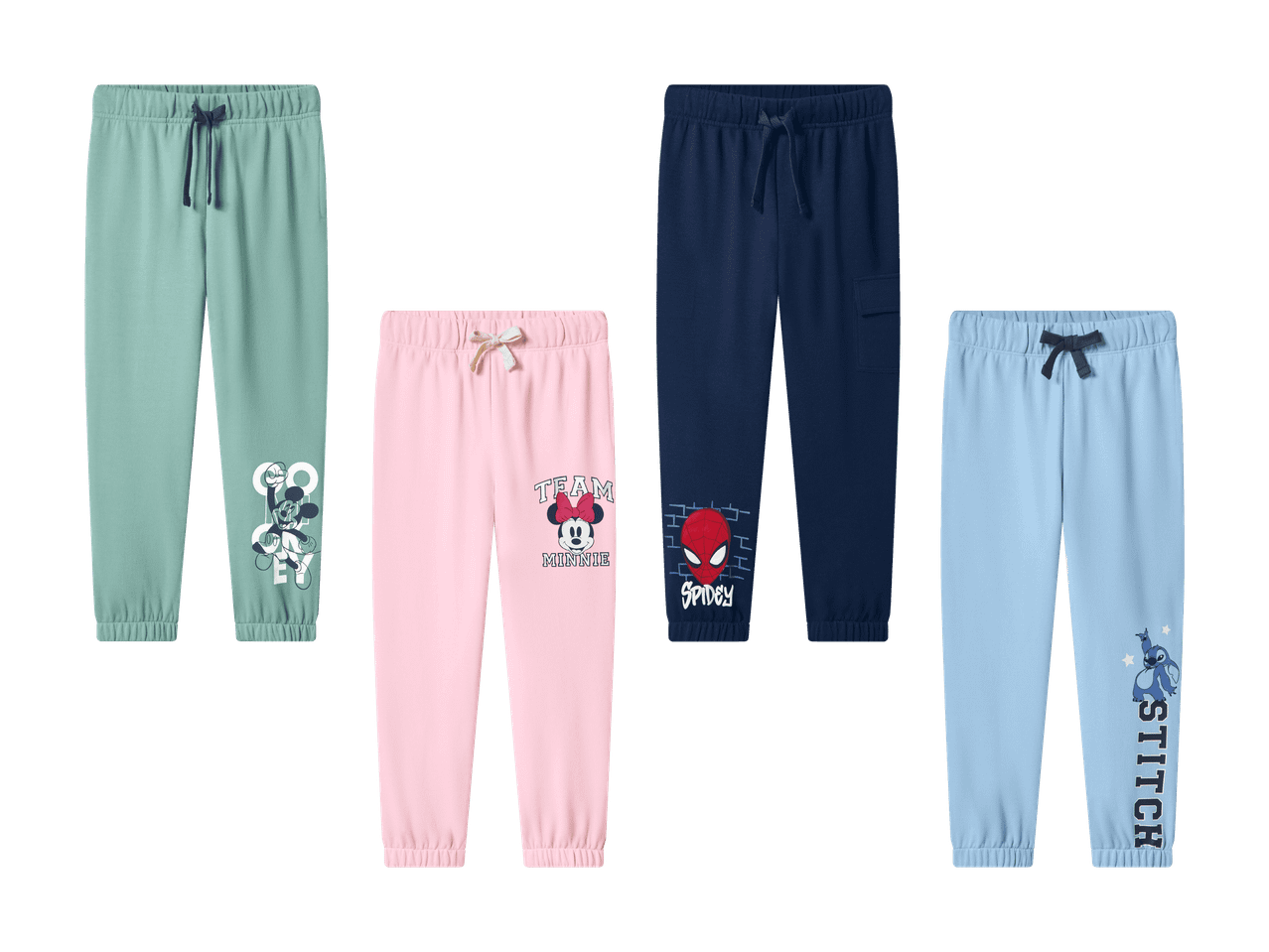 Quatre pantalons de jogging pour enfants : vert avec Mickey, rose avec Minnie, bleu marine avec Spidey, et bleu clair avec Stitch.