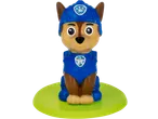 Figura de cachorro policial em uniforme azul, sentado numa base verde.