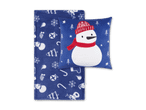 Blaues Weihnachtskissen mit Schneemann und passende Decke mit Wintermotiven.